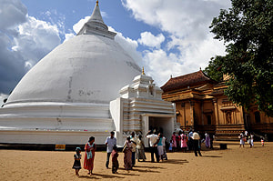 stupa of the Kelaniya temple near Colombo