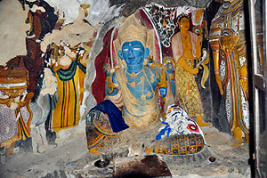Vishnu statue in the Devale of the Divaguhawa temple near Erathna