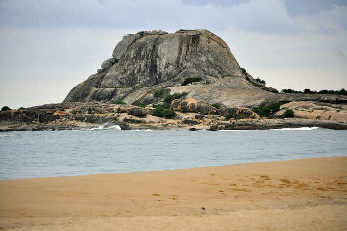 Patanangala rock outcrop at Yala Beach