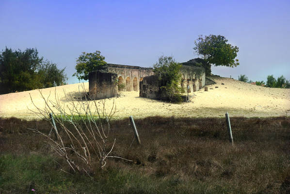 Ruinen der portugiesischen Kirche in Manalkadu im Norden Sri Lankas 