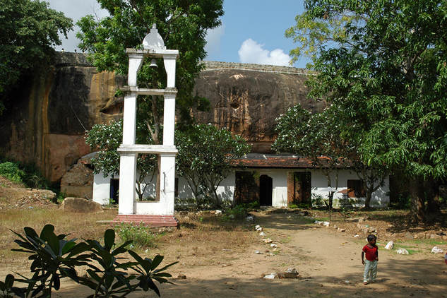 Doramadalawa cave temple near Mihintale