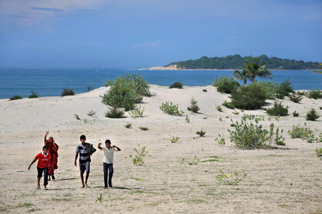 southern part of the sand dunes of Pottubil with view to Arugam Bay