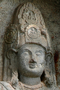 Four Buddhas in the crown of the Kushtaraja statue