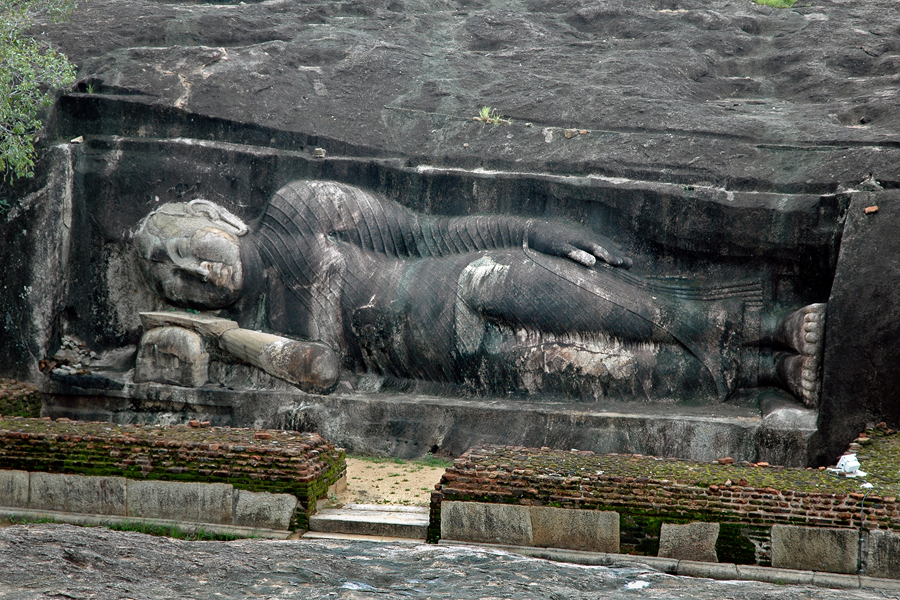 Recumbent Buddha of Thanthirimale