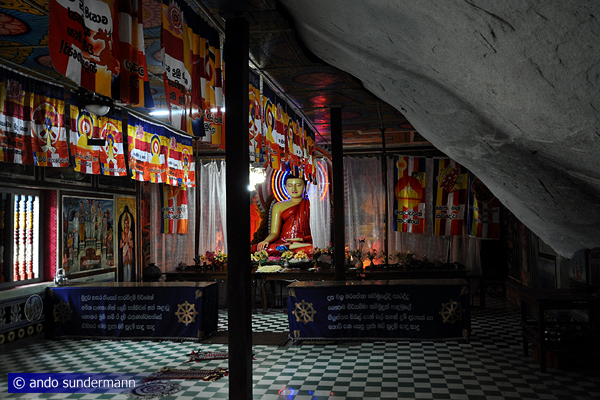 Bilder-Höhle von Maligathenna in Sri Lanka