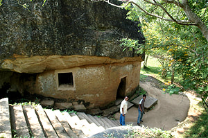 Kandyan cave temple in Haththikuchchi