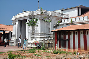 main gate of Munnesvaram Kovil