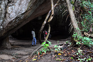 one of the 99 caves of Pilikuththuwa