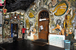 image houses inside the cave of Diva Guhawa