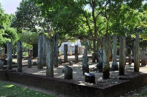 ruins in the Ramba Vihara entrance area