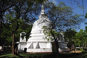 white stupa of the Ramba Vihara in southern Sri Lanka