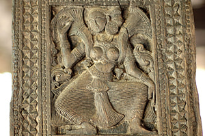 female dancer depicted at a pillar of the Ambekke Devalaya