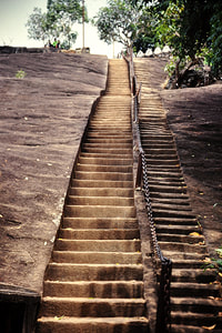 ancient stairways to Lankatilaka atop P