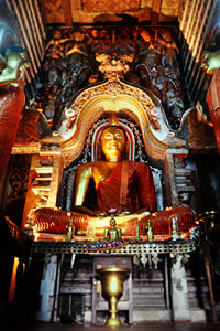 Buddhist temple Lankathilaka Viharaya near Kandy