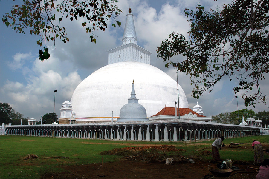 Ruwanweliseya in Anuradhapura