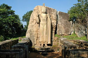 Aukana statue