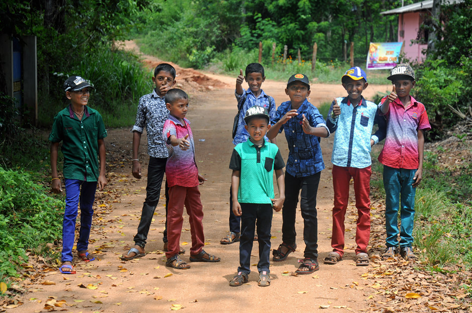 children near Manakanda archaeological area