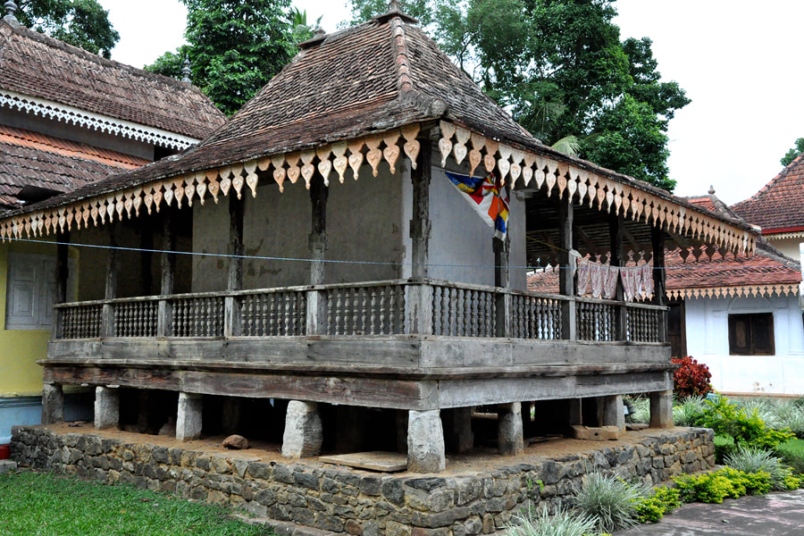 Kandyan style temple on stone pillars in Danthure