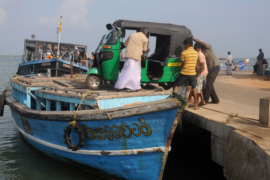 einfaches Fährboot von KKD nach Nainativu