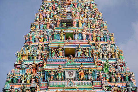 Raja Raja Gopuram des Nagapushani Amman Tempels bei Jaffna