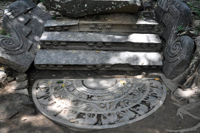 moonstone of Magul Maha Viharaya in Lahugala