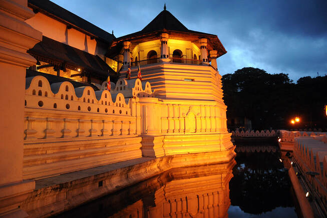 Kandy Tooth Temple illuminated in the evening