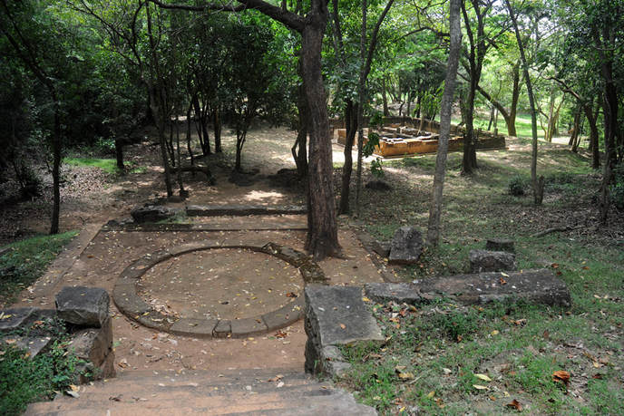 Ruinen von Manakanda bei Maradankadawala in Sri Lankas Kulturdreieck
