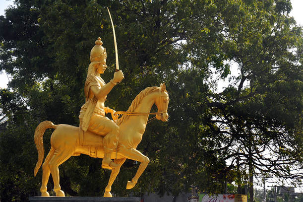 Sangiliyan statue in Nallur, Jaffna