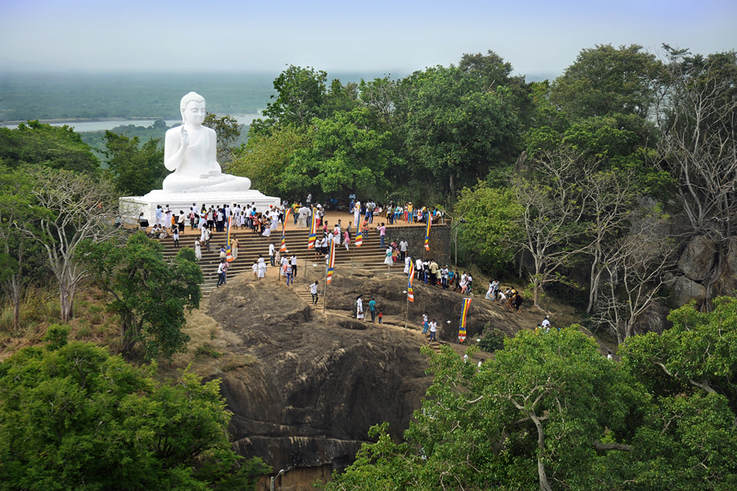 Sitzender Buddha der Hügel von Mihintale in Sri Lanka