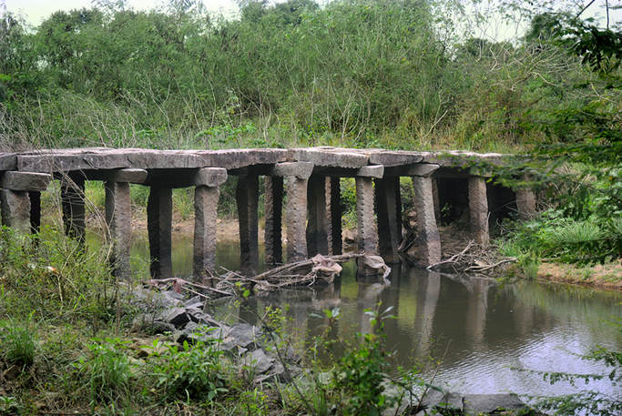 ancient Kanadarawa stone bridge near Mihintale