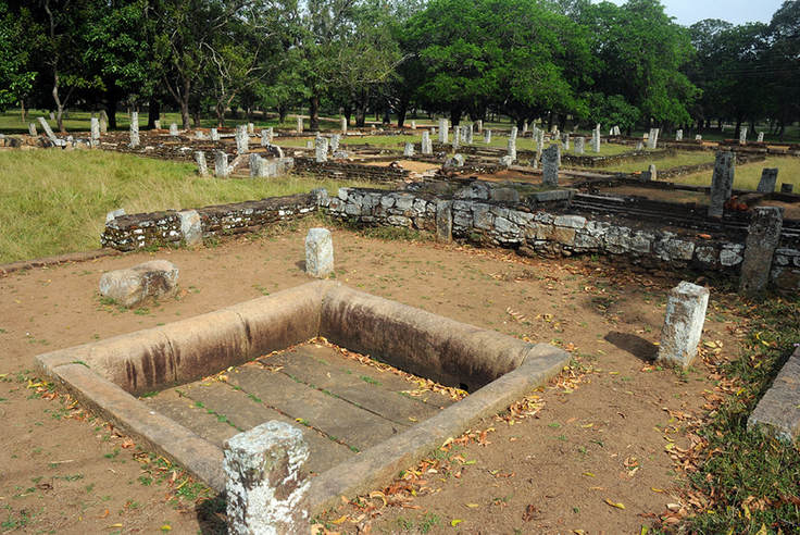 Ruinen des antiken Ayurveda-Hospitals in Mihintale