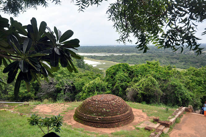 Blick vom Hügel von Thiriyai in Richtung Nordost-Küste Sri Lankas 