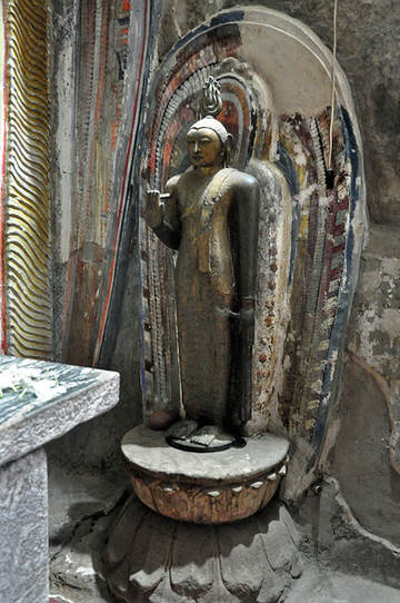 Yapahuwa period Buddha statue
