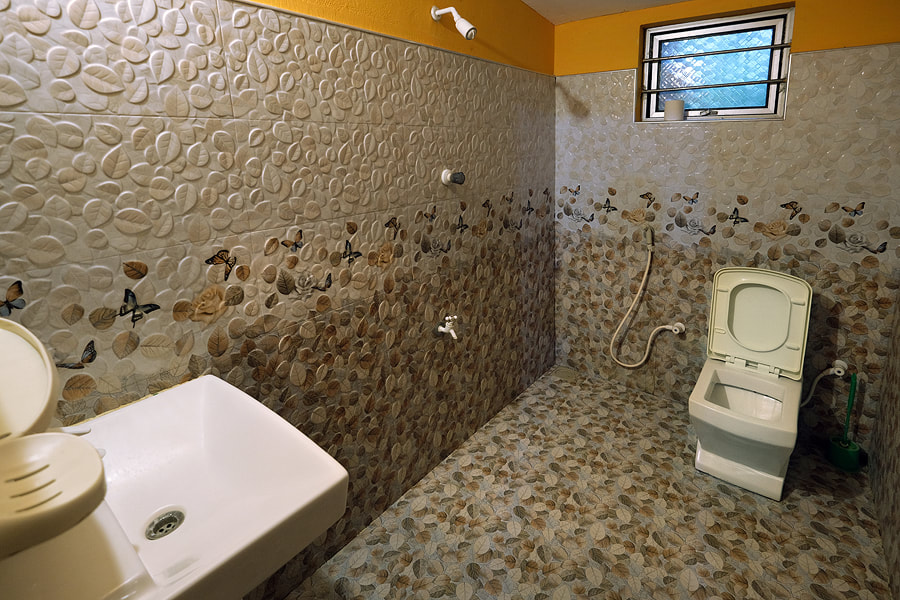 El Saddai guesthouse bathroom