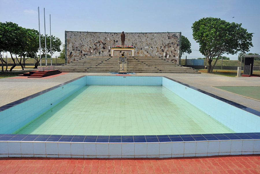 Hasalaka Weeraya memorial at Elephant Pass