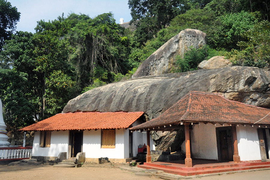 cave temple of Ethkanda Rajamaha Vihara in Kurunegala