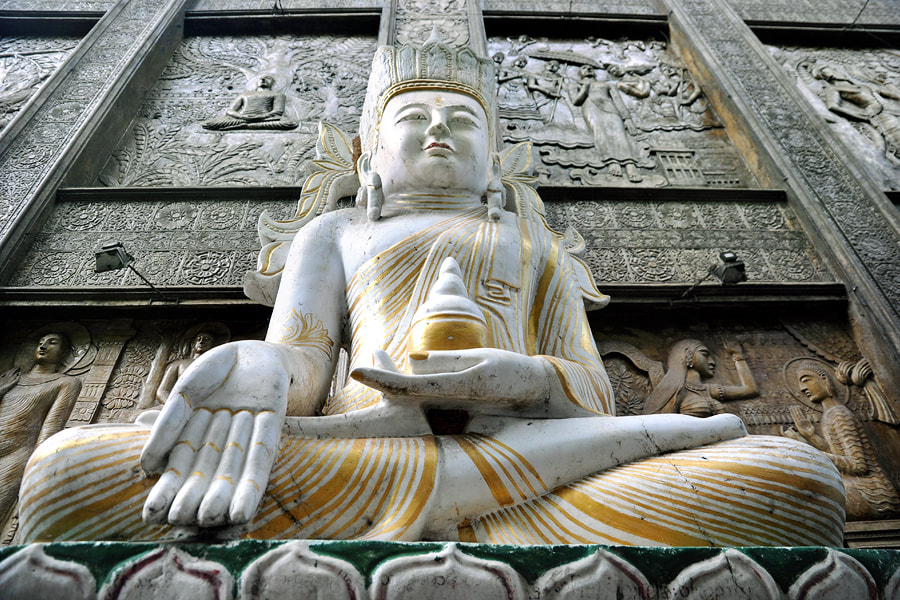 Chinese Buddha statue of Gangaramaya