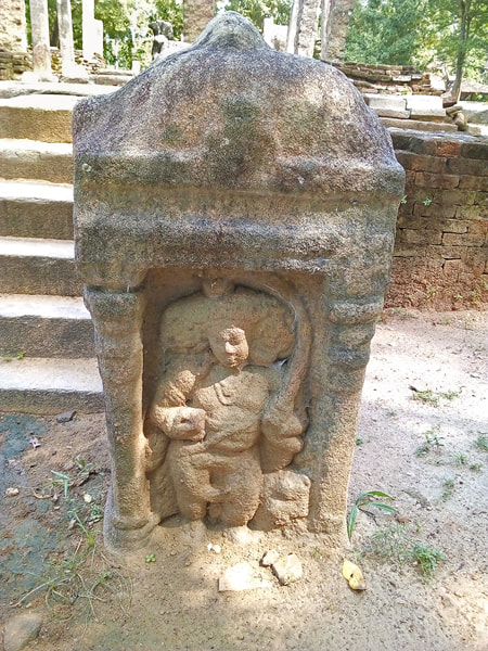 Dvarapala statue at the Magul Maha Vihara