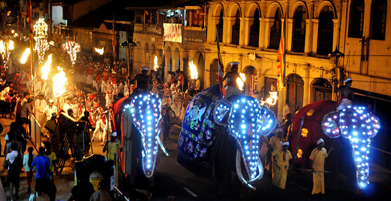 Kandy Perahera largest Buddhist festival in Sri Lanka
