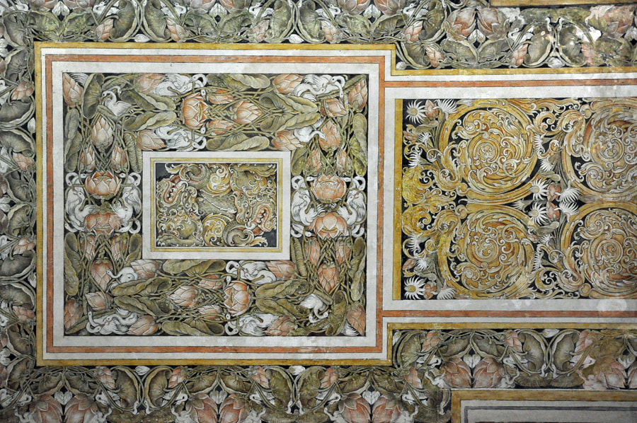 floral paintings in the Kelaniya temple