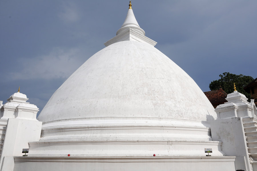dagoba of the Kelaniya temple near Colombo