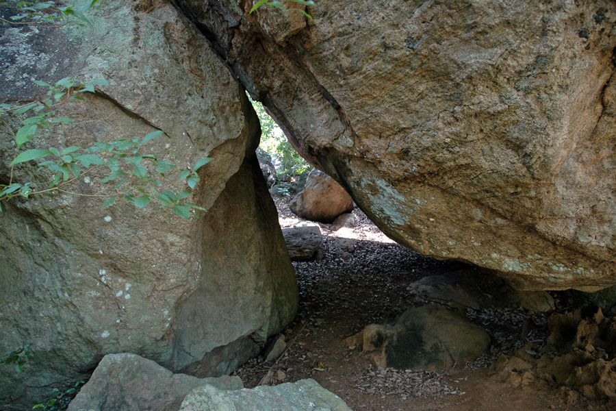 Rock shelters near the Kokabe ruins