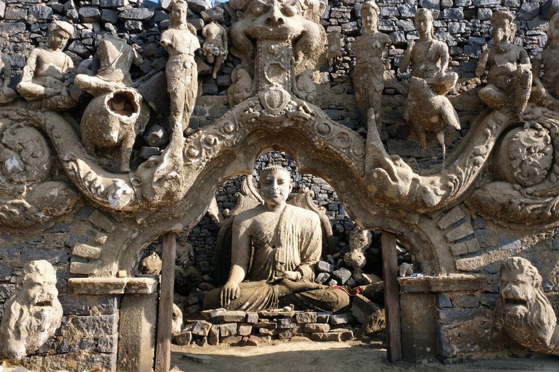 gate and statues of Sri Lanka's hidden temple in Kotmale Valley