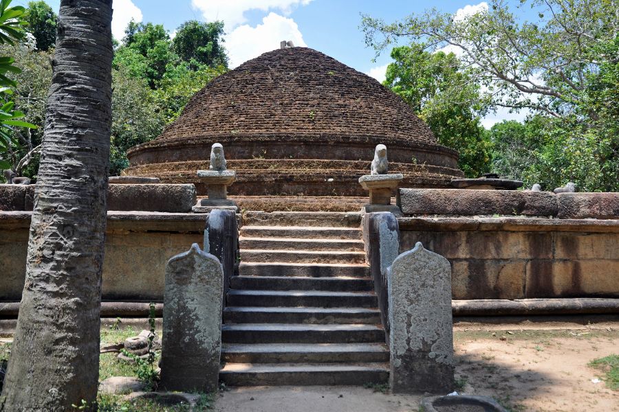 stupa of the archaeological site of Lahugala near Arugam Bay