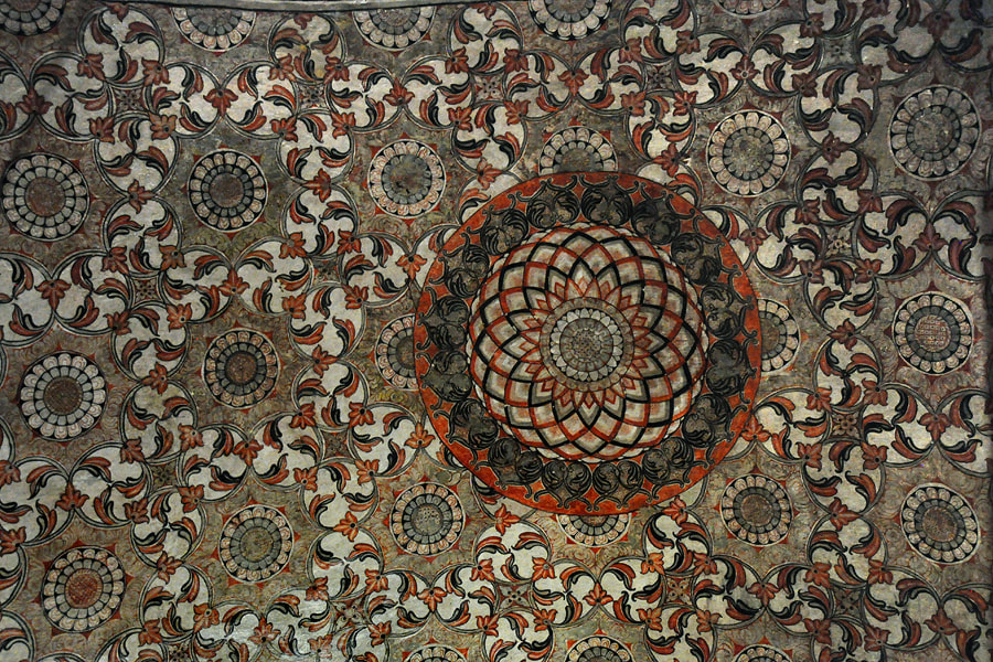 floral ornaments forming geometrical pattern at the vaulted ceiling of the Lankatilaka temple