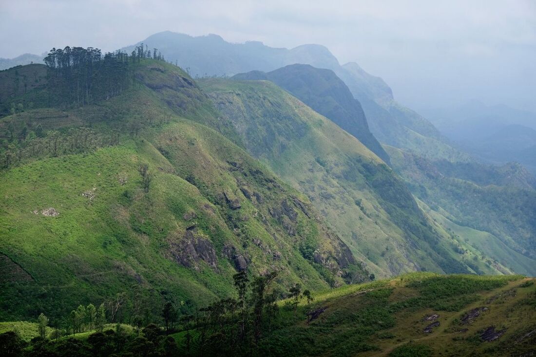 view from Pitamaruwa Mini World's End to the edge of Madulsima Range