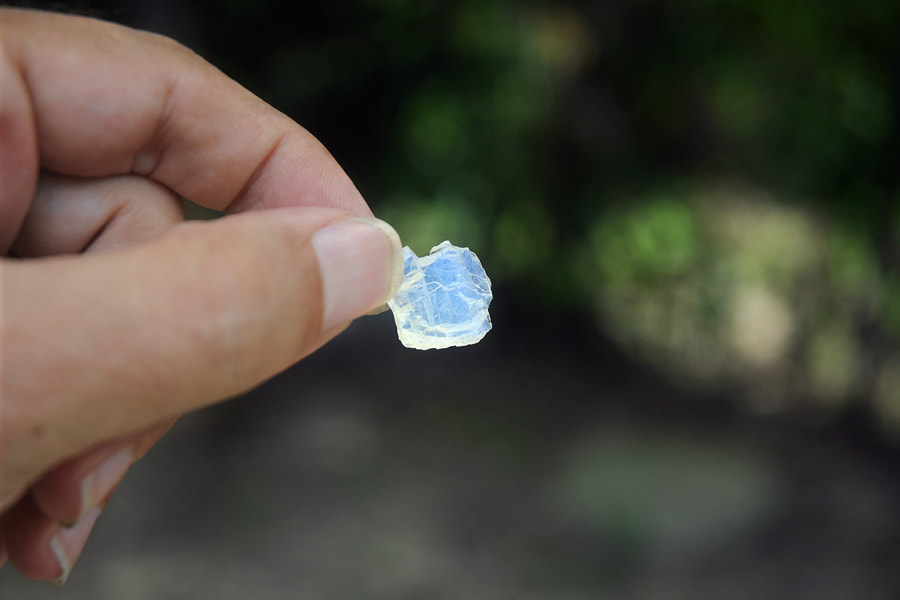 transparent blue-shimmering moonstone from Domanwila mine in Meetiyagoda
