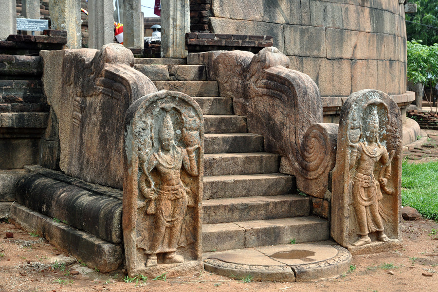 Nagaraja stelae flanking the western gate of the Vatadage in Thiriyai