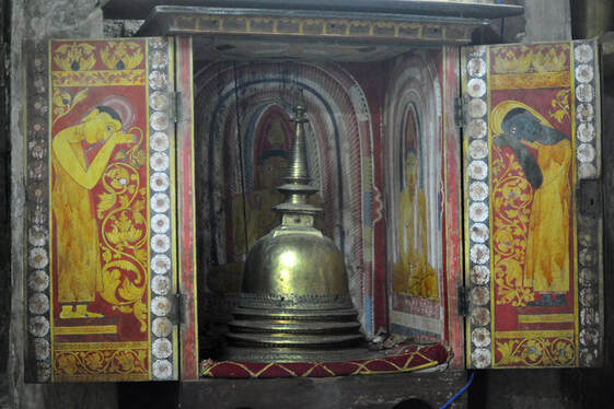 reliquary in the Gadaladeniya temple