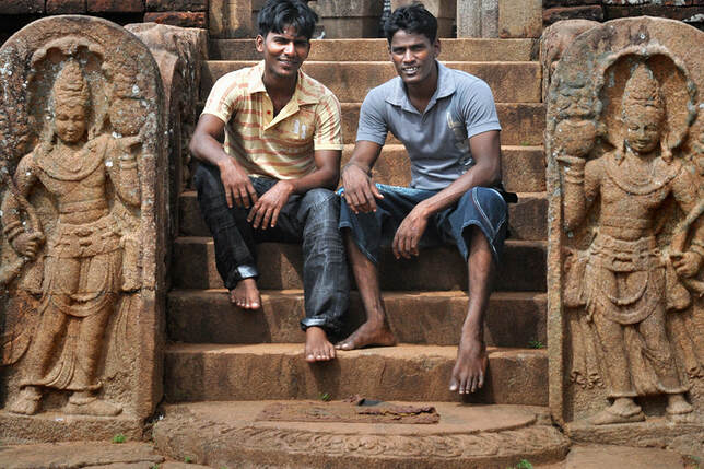 Singhalese und Tamile in Thiriyai in Sri Lankas Ostprovinz